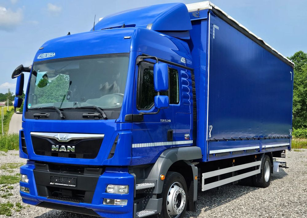 MAN TGM 18.340/15.340/E6/WINDA/NISKI PRZEBIEG/FIRANKA/BURTO-FIRANKA/18PALET/WINDA/NISKI PRZEBIEG/2016/SERWISOWANY - Ponyvás teherautó: 1 kép. MAN TGM 18.340/15.340/E6/WINDA/NISKI PRZEBIEG/FIRANKA/BURTO-FIRANKA/18PALET/WINDA/NISKI PRZEBIEG/2016/SERWISOWANY - Ponyvás teherautó: 1 kép.