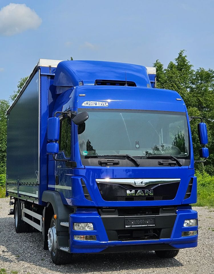 MAN TGM 18.340/15.340/E6/WINDA/NISKI PRZEBIEG/FIRANKA/BURTO-FIRANKA/18PALET/WINDA/NISKI PRZEBIEG/2016/SERWISOWANY - Ponyvás teherautó: 2 kép. MAN TGM 18.340/15.340/E6/WINDA/NISKI PRZEBIEG/FIRANKA/BURTO-FIRANKA/18PALET/WINDA/NISKI PRZEBIEG/2016/SERWISOWANY - Ponyvás teherautó: 2 kép.