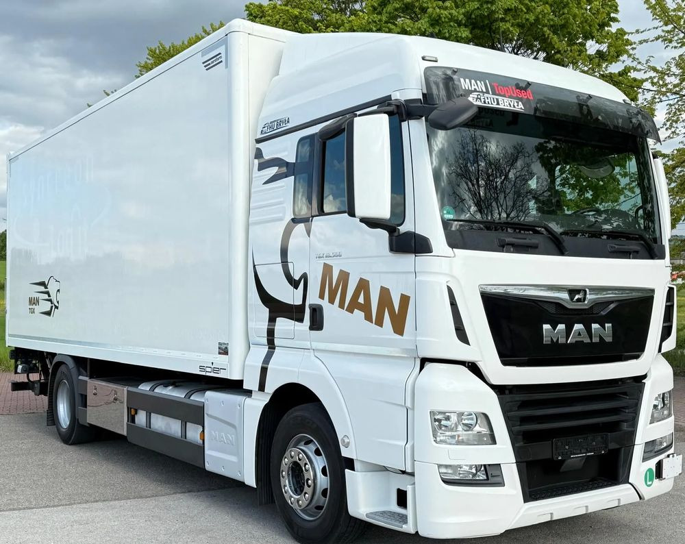 MAN TGX 18.500/18.430/TGM/TGL/2019/KONTENER/IZOTERMA/WINDA/18PALET/JAK NOWY/E6/SPROWADZONY/SERWISOWANY - Dobozos felépítményű teherautó: 1 kép. MAN TGX 18.500/18.430/TGM/TGL/2019/KONTENER/IZOTERMA/WINDA/18PALET/JAK NOWY/E6/SPROWADZONY/SERWISOWANY - Dobozos felépítményű teherautó: 1 kép.