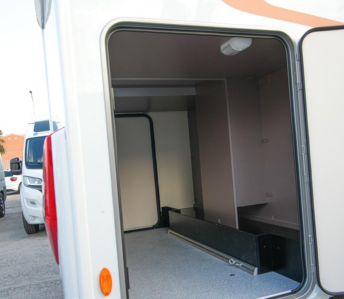 Burstner lyseo td 690 privilege - Alkóvos lakóautó: 5 kép. Burstner lyseo td 690 privilege - Alkóvos lakóautó: 5 kép.