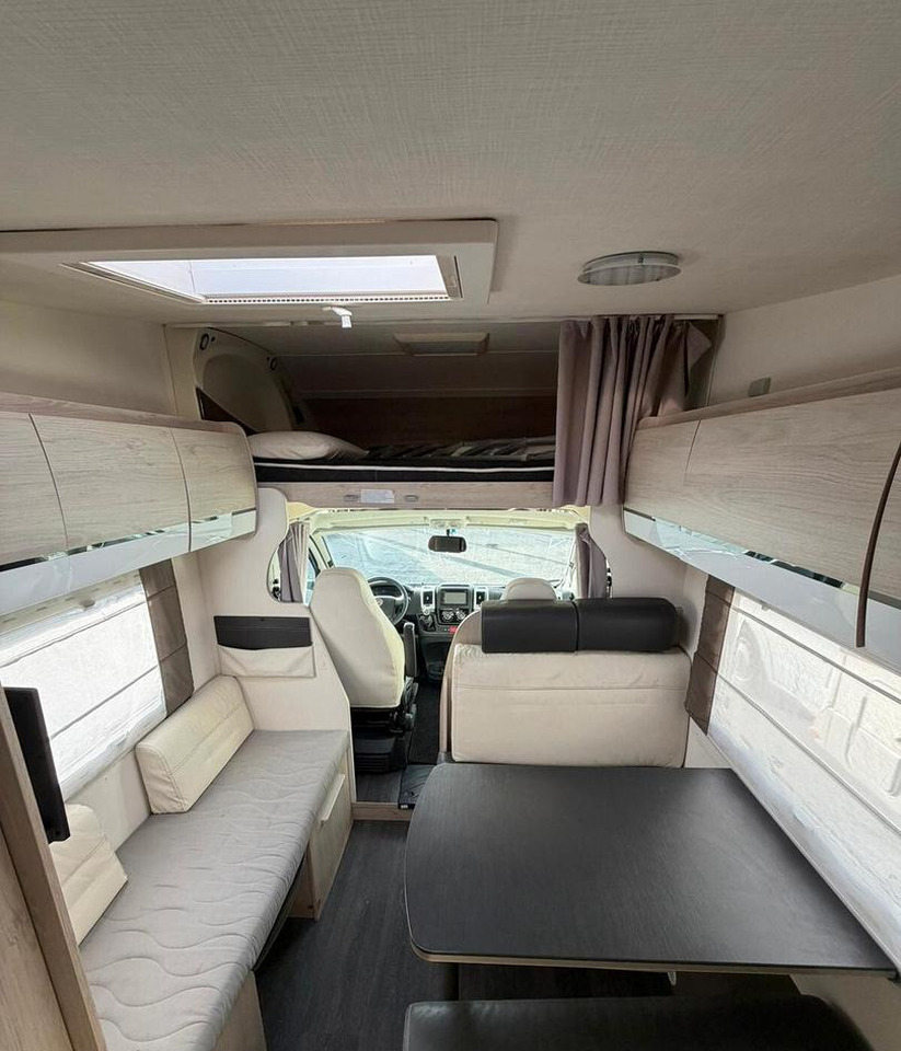 Challenger C 256 - Alkóvos lakóautó: 5 kép. Challenger C 256 - Alkóvos lakóautó: 5 kép.