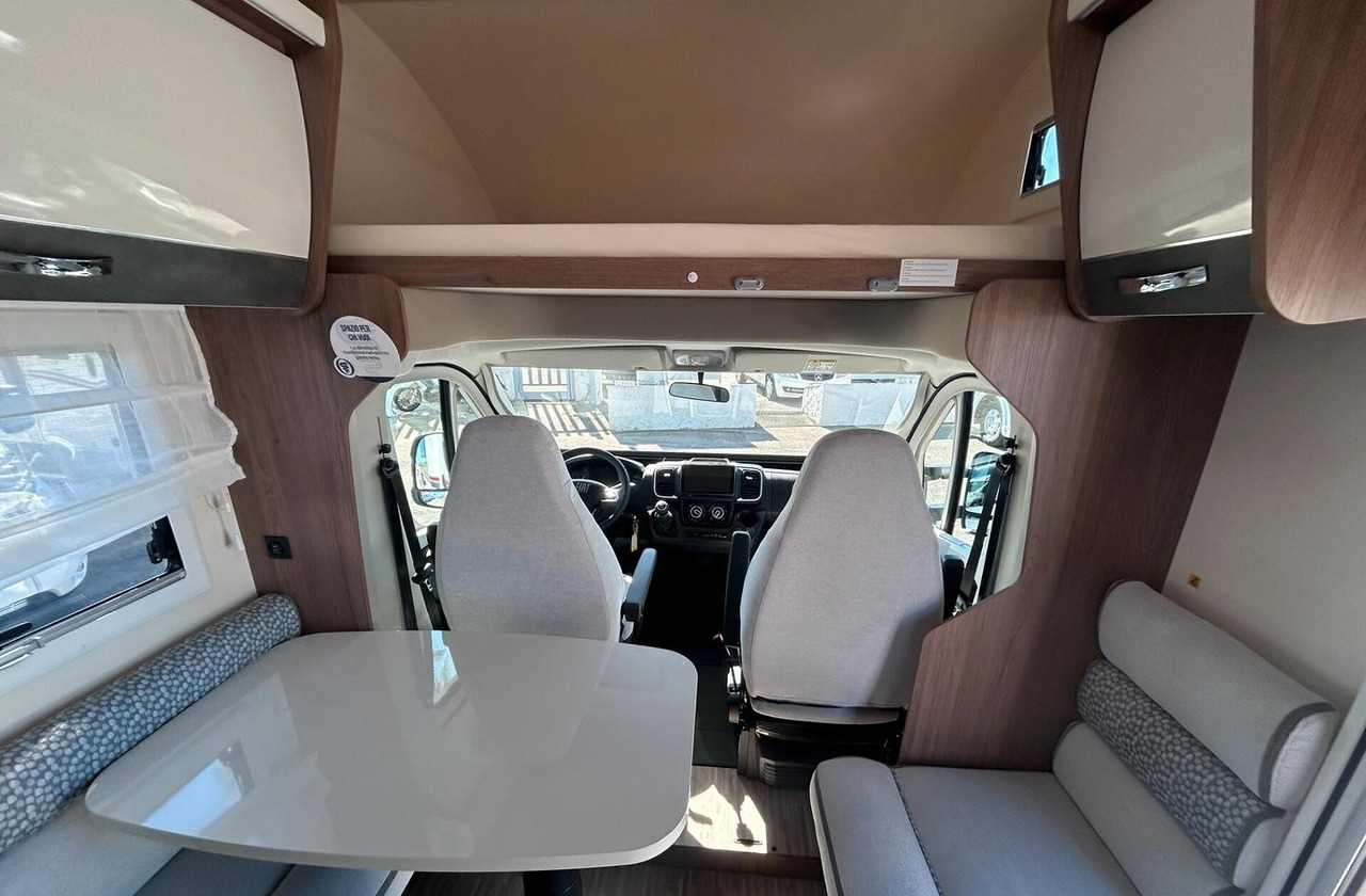 Elnagh BARON 65 - Alkóvos lakóautó: 4 kép. Elnagh BARON 65 - Alkóvos lakóautó: 4 kép.