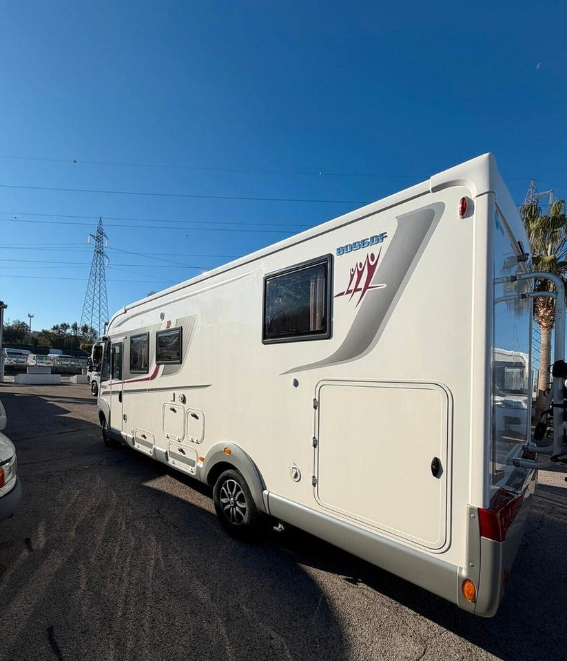 - Lakóautó: 3 kép. - Lakóautó: 3 kép.