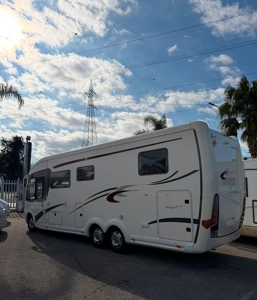 - Lakóautó: 4 kép. - Lakóautó: 4 kép.