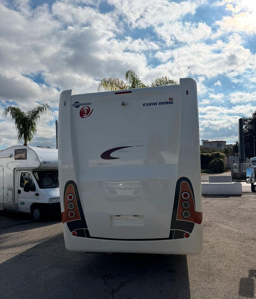 - Lakóautó: 5 kép. - Lakóautó: 5 kép.