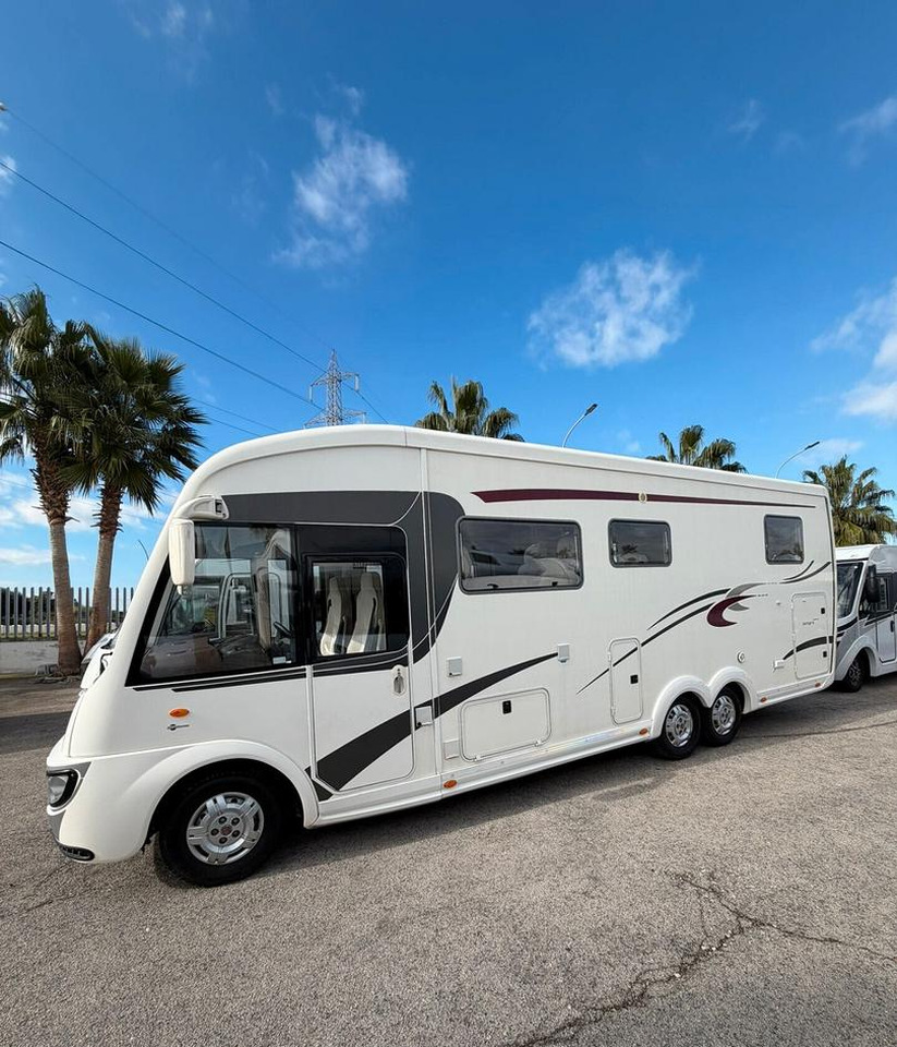 - Lakóautó: 2 kép. - Lakóautó: 2 kép.