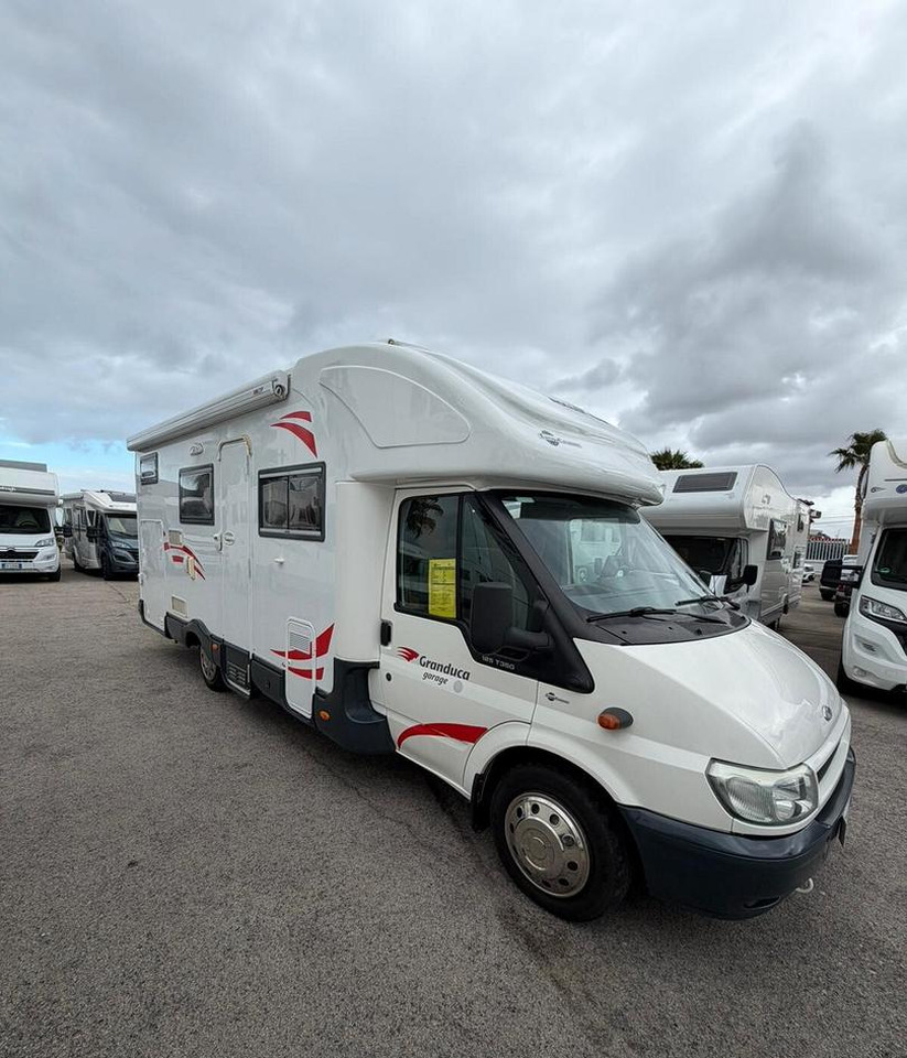 ROLLER TEAM GRANDUCA GARAGE P - Félintegrált lakóautó: 2 kép. ROLLER TEAM GRANDUCA GARAGE P - Félintegrált lakóautó: 2 kép.