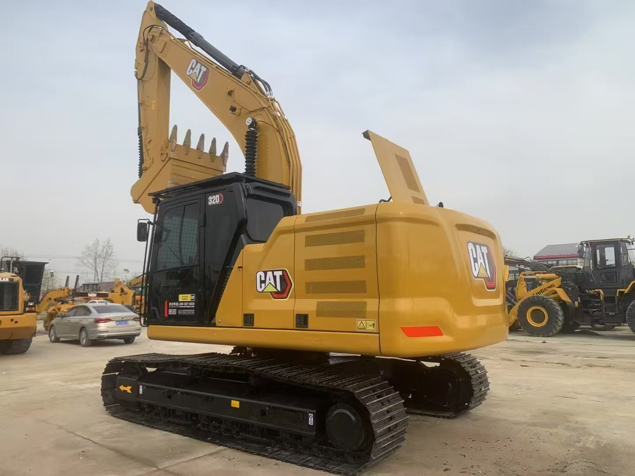 CATERPILLAR 320 - Lánctalpas kotró: 2 kép. CATERPILLAR 320 - Lánctalpas kotró: 2 kép.