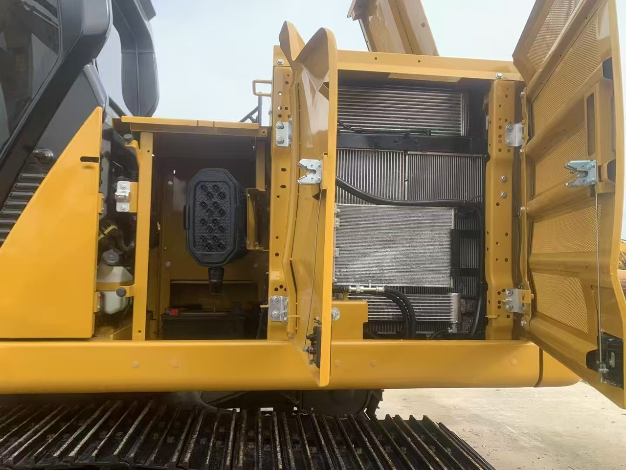 CATERPILLAR 320 - Lánctalpas kotró: 3 kép. CATERPILLAR 320 - Lánctalpas kotró: 3 kép.