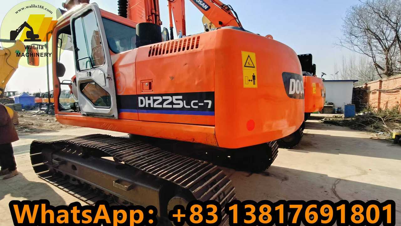 DOOSAN DH225 - Lánctalpas kotró: 3 kép. DOOSAN DH225 - Lánctalpas kotró: 3 kép.