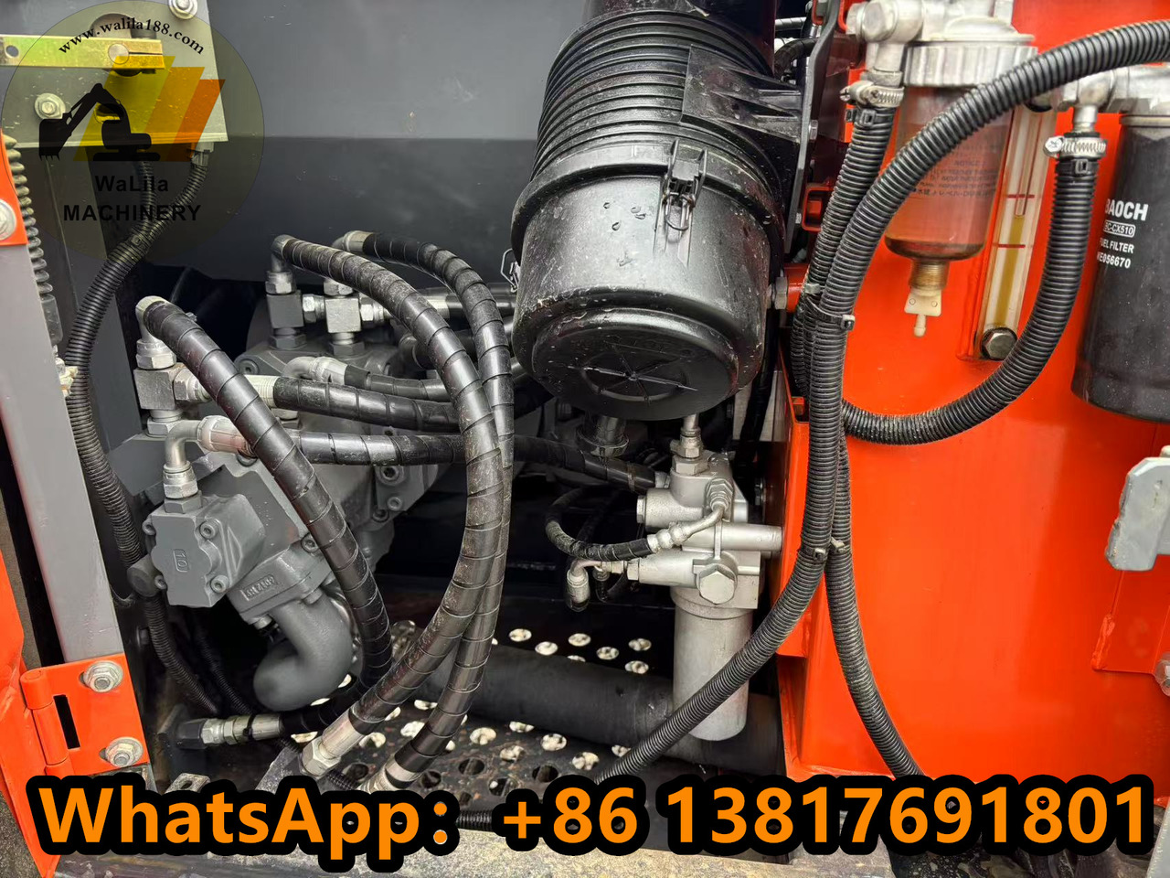 HITACHI ZX70 - Minikotró: 2 kép. HITACHI ZX70 - Minikotró: 2 kép.