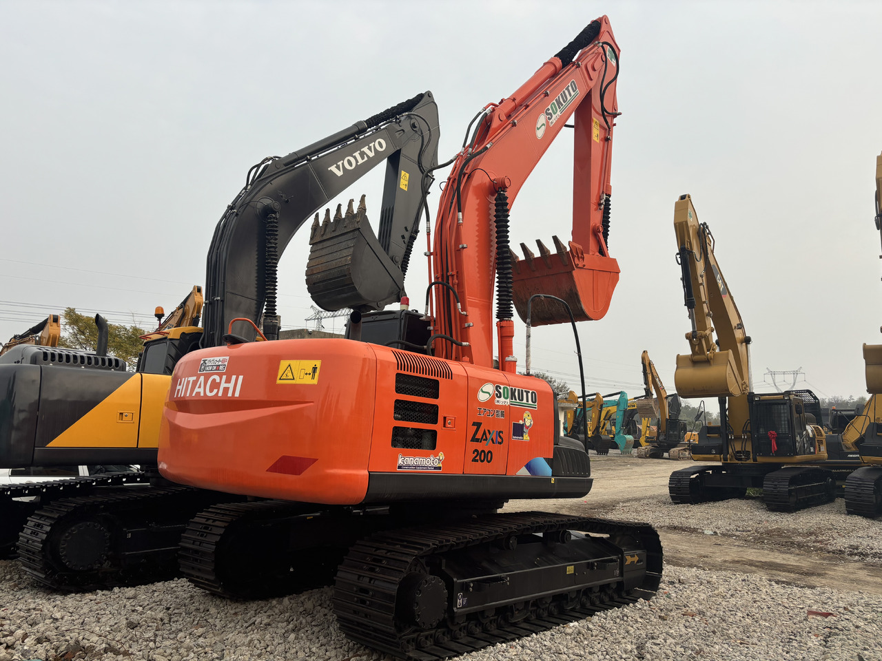 Hitachi Zx200-3 - Lánctalpas kotró: 2 kép. Hitachi Zx200-3 - Lánctalpas kotró: 2 kép.