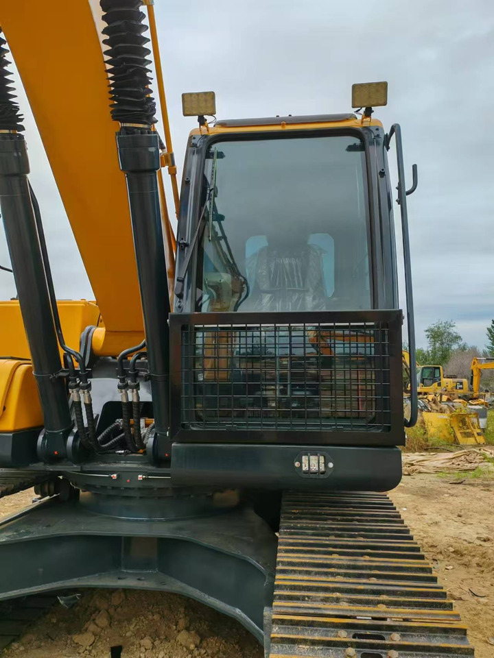 Hyundai Hyundai 220 LC-9 S - Lánctalpas kotró: 5 kép. Hyundai Hyundai 220 LC-9 S - Lánctalpas kotró: 5 kép.