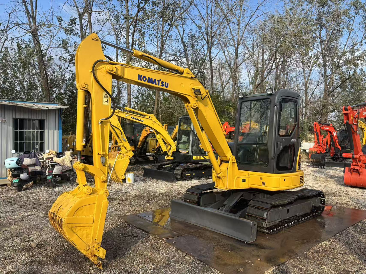 KOMATSU PC55MR-3 - Minikotró: 3 kép. KOMATSU PC55MR-3 - Minikotró: 3 kép.