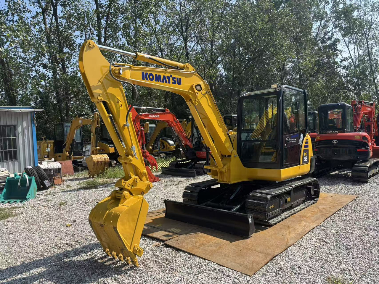 KOMATSU PC56 - Minikotró: 4 kép. KOMATSU PC56 - Minikotró: 4 kép.