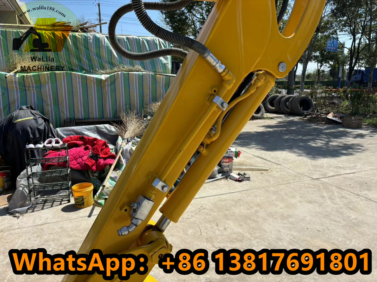 KOMATSU Pc35 - Minikotró: 3 kép. KOMATSU Pc35 - Minikotró: 3 kép.