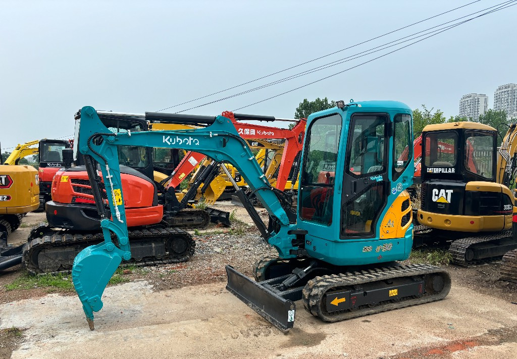 KUBOTA U30 - Minikotró: 4 kép. KUBOTA U30 - Minikotró: 4 kép.