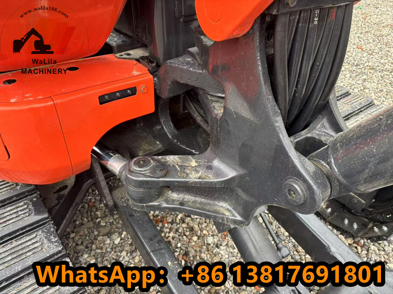 KUBOTA U55-4 - Minikotró: 2 kép. KUBOTA U55-4 - Minikotró: 2 kép.