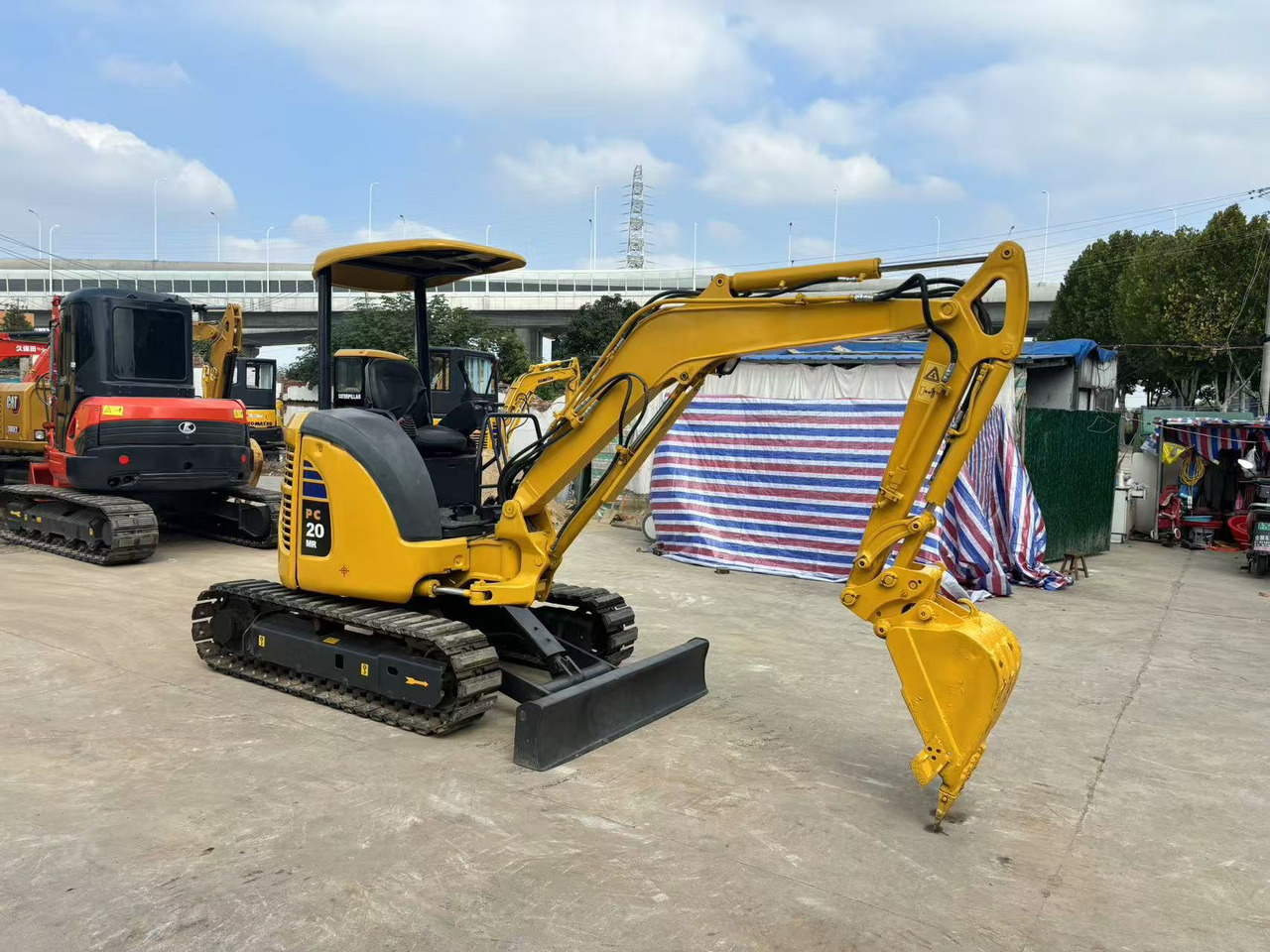 Komatsu Komatsu 20, Komatsu 20 - Minikotró: 3 kép. Komatsu Komatsu 20, Komatsu 20 - Minikotró: 3 kép.