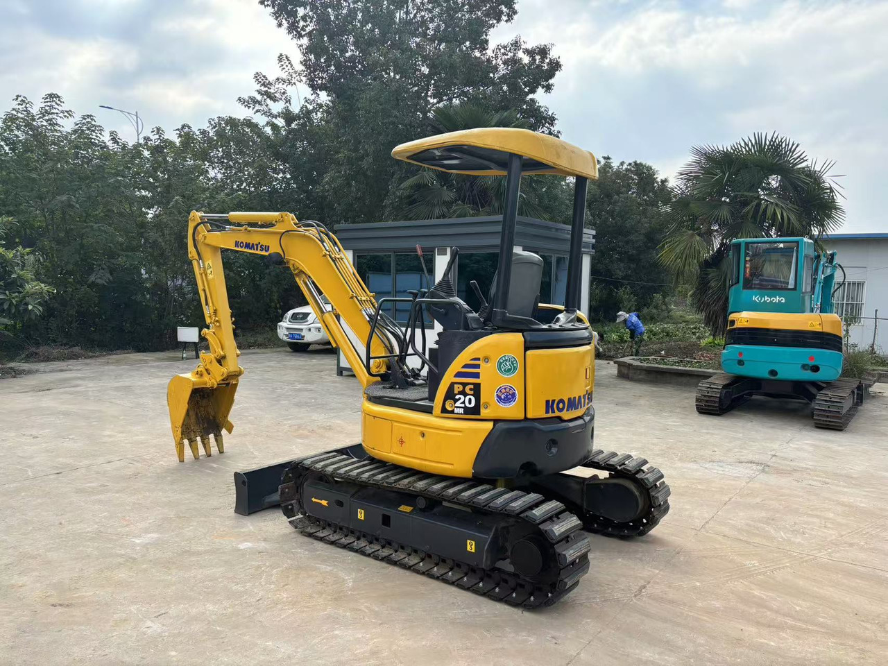 Komatsu Komatsu 20, Komatsu 20 - Minikotró: 4 kép. Komatsu Komatsu 20, Komatsu 20 - Minikotró: 4 kép.