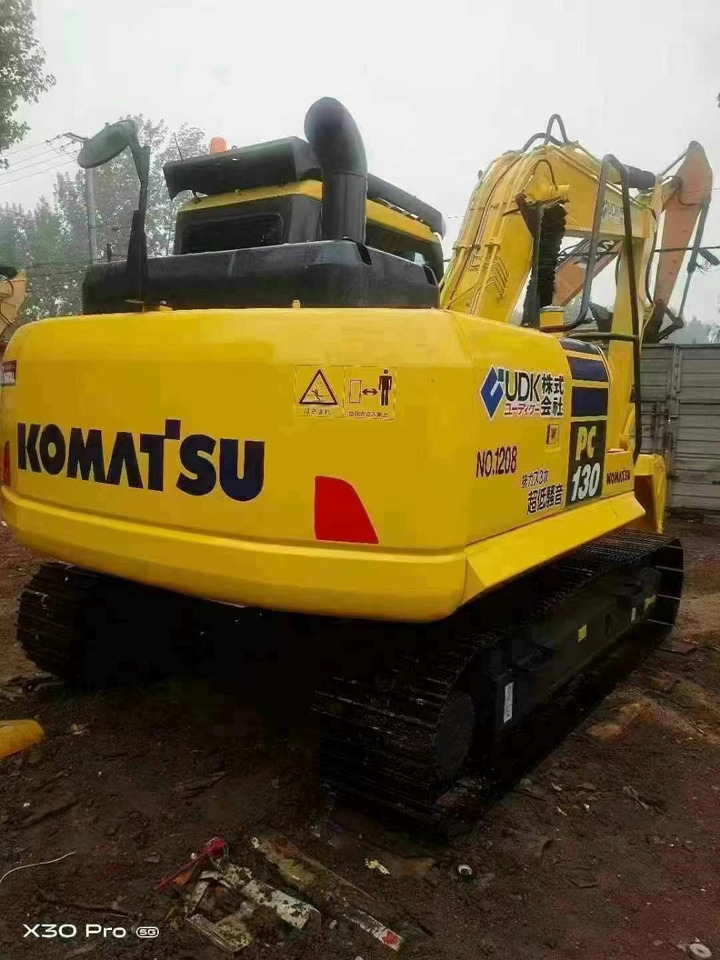 Komatsu PC 130-7 PC130 PC130-7 - Lánctalpas kotró: 2 kép. Komatsu PC 130-7 PC130 PC130-7 - Lánctalpas kotró: 2 kép.
