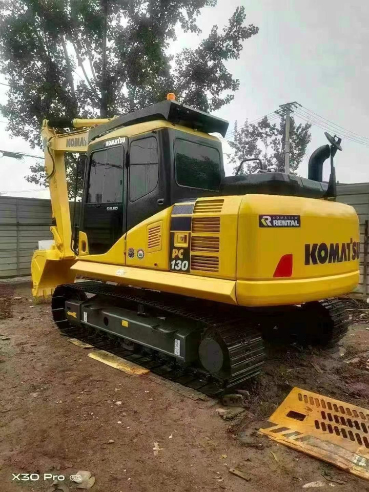 Komatsu PC 130-7 PC130 PC130-7 - Lánctalpas kotró: 4 kép. Komatsu PC 130-7 PC130 PC130-7 - Lánctalpas kotró: 4 kép.