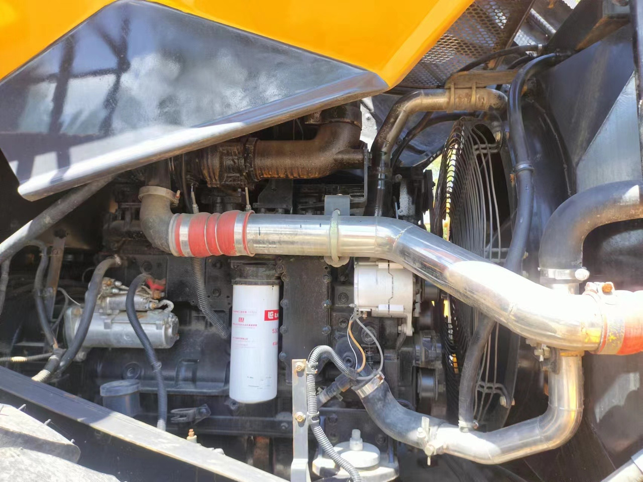 LIUGONG 856H - Gumikerekes homlokrakodó: 5 kép. LIUGONG 856H - Gumikerekes homlokrakodó: 5 kép.