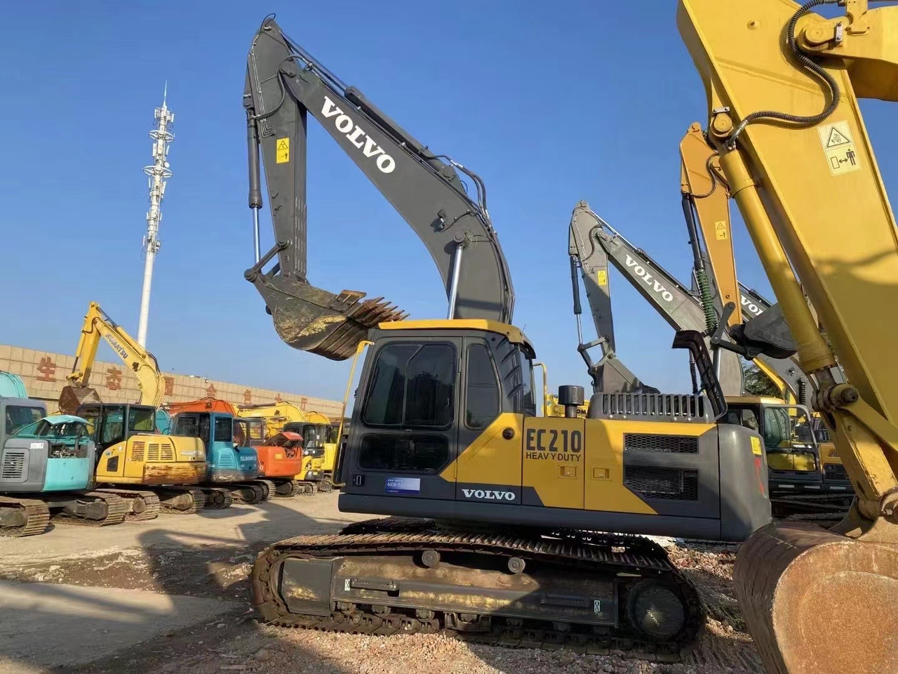 Volvo EC 210 Volvo 210 Ec240 - Lánctalpas kotró: 2 kép. Volvo EC 210 Volvo 210 Ec240 - Lánctalpas kotró: 2 kép.