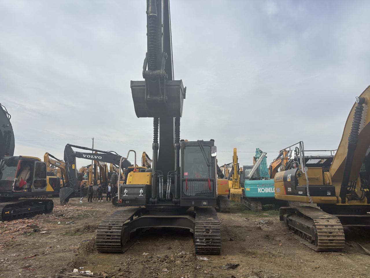 Lánctalpas kotró Volvo EC 240: 6 kép.