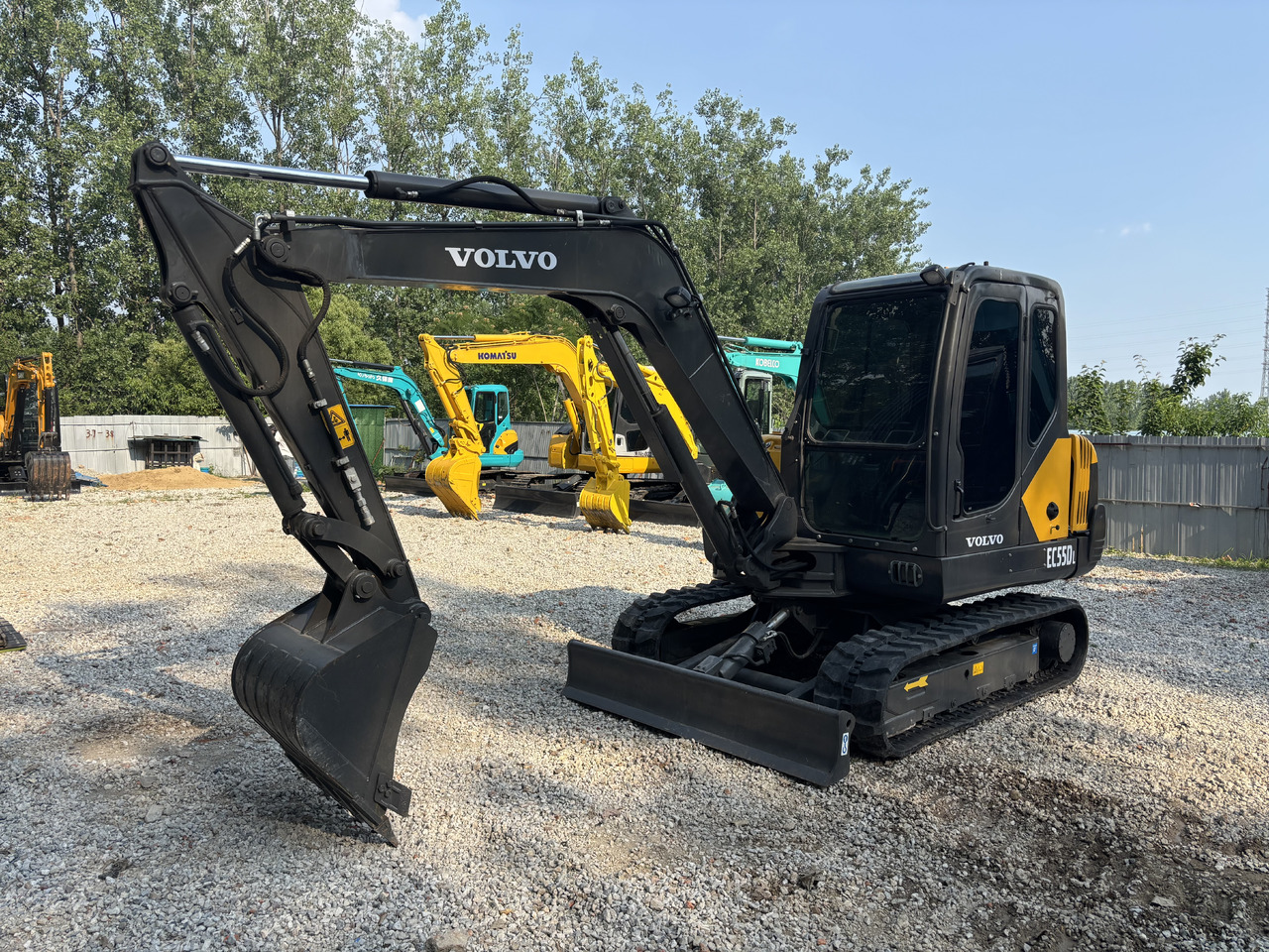 Volvo EC55D Rubber track - Minikotró: 2 kép. Volvo EC55D Rubber track - Minikotró: 2 kép.