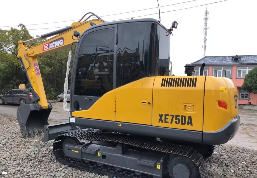 XCMG XE 75 DA XE75 - Minikotró: 3 kép. XCMG XE 75 DA XE75 - Minikotró: 3 kép.