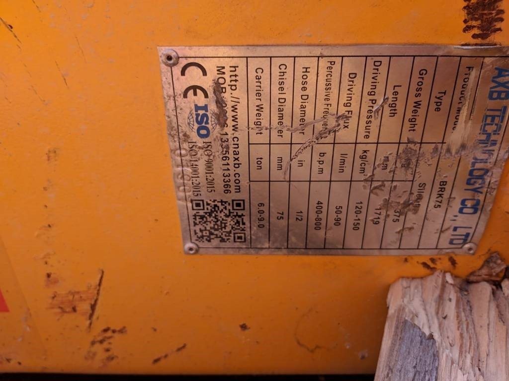 AXB BKR - Hidraulikus törőfej - Építőipari gépek: 3 kép. AXB BKR - Hidraulikus törőfej - Építőipari gépek: 3 kép.