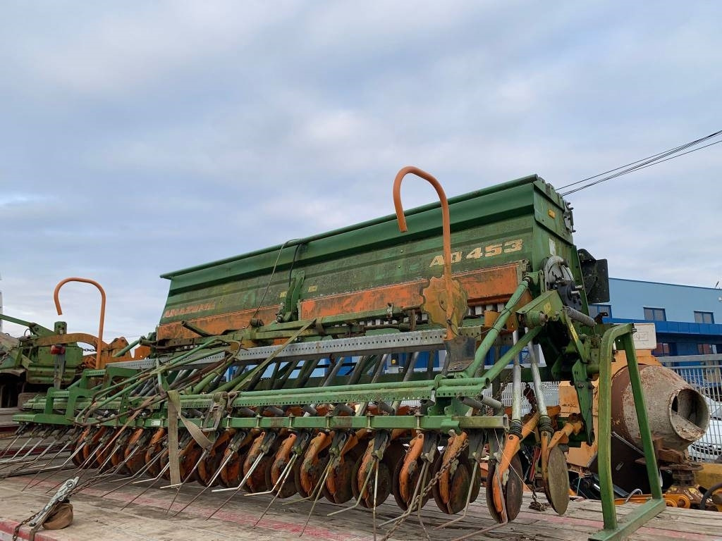 Amazone AD453 - Kombinált vetőgép: 2 kép. Amazone AD453 - Kombinált vetőgép: 2 kép.
