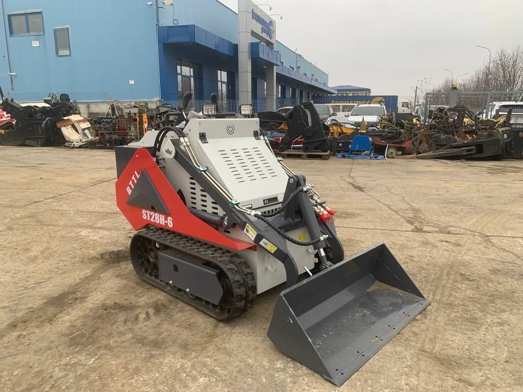 BTTL ST28H-6 - Mini homlokrakodó: 2 kép. BTTL ST28H-6 - Mini homlokrakodó: 2 kép.