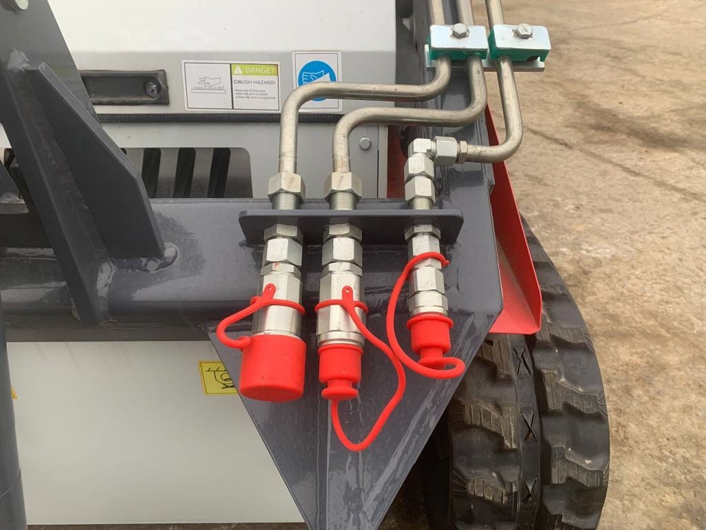 BTTL ST28H-6 - Mini homlokrakodó: 5 kép. BTTL ST28H-6 - Mini homlokrakodó: 5 kép.