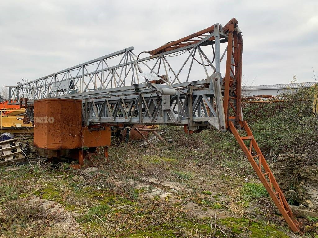 Benazzato Gru - Toronydaru: 1 kép. Benazzato Gru - Toronydaru: 1 kép.