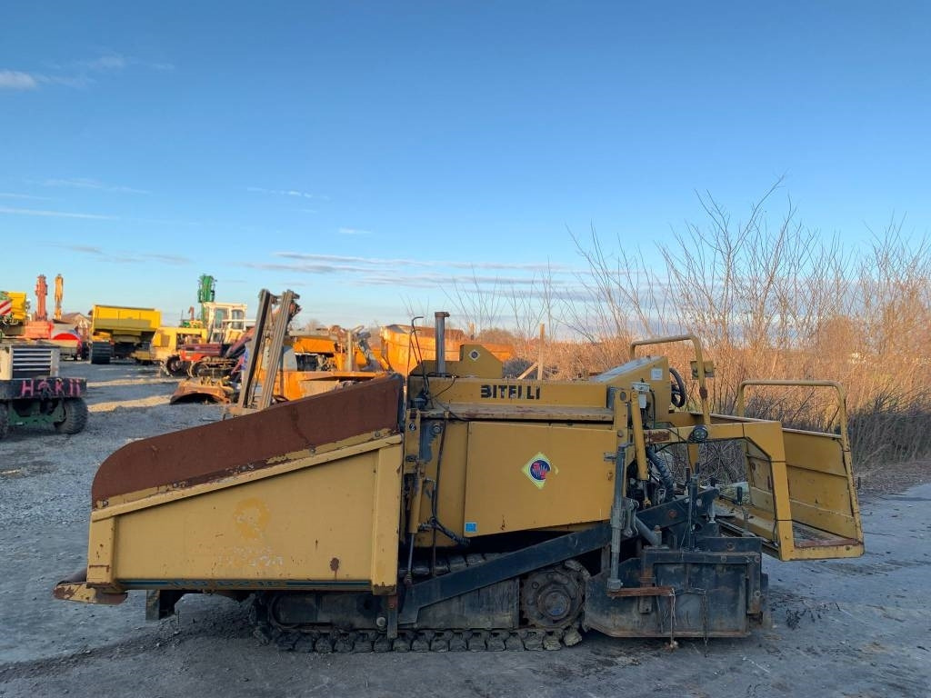 Bitelli BB 621 C - Útburkológép: 2 kép. Bitelli BB 621 C - Útburkológép: 2 kép.