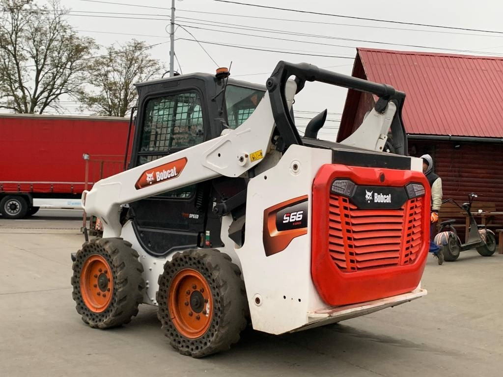 Mini homlokrakodó Bobcat S 66: 6 kép.