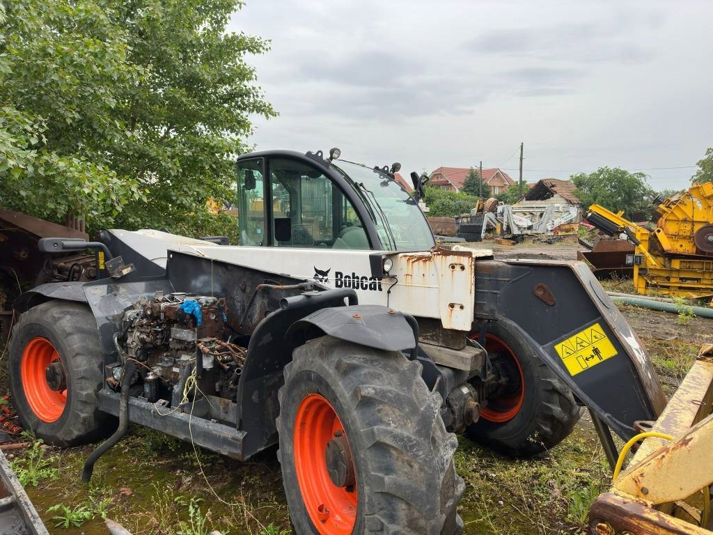 Bobcat TL 470 FOR PARTS OR COMPLETE - Teleszkópos rakodó: 4 kép. Bobcat TL 470 FOR PARTS OR COMPLETE - Teleszkópos rakodó: 4 kép.