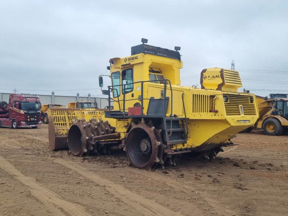 Bomag BC 772 RB-2  - Talajtömörítő: 3 kép. Bomag BC 772 RB-2  - Talajtömörítő: 3 kép.
