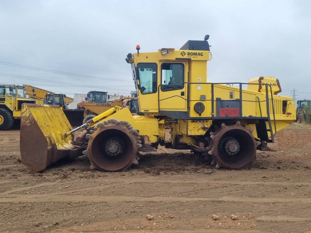 Bomag BC 772 RB-2  - Talajtömörítő: 2 kép. Bomag BC 772 RB-2  - Talajtömörítő: 2 kép.