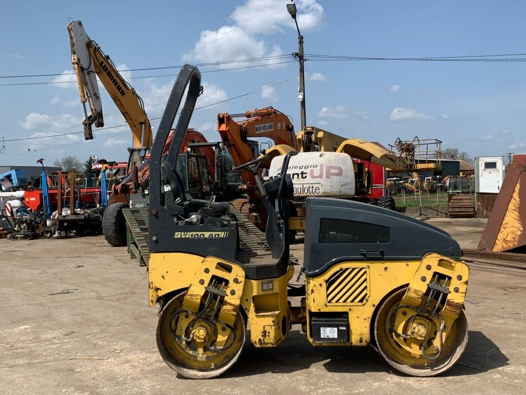 Bomag BW 100 AD-4 - Úthenger: 5 kép. Bomag BW 100 AD-4 - Úthenger: 5 kép.
