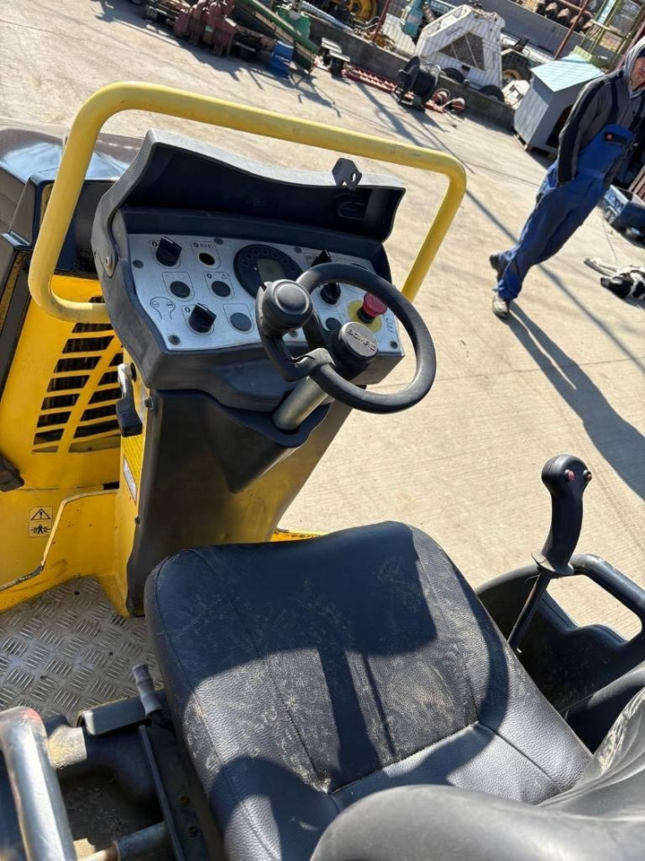 Bomag BW 100 AD-5 - Úthenger: 5 kép. Bomag BW 100 AD-5 - Úthenger: 5 kép.