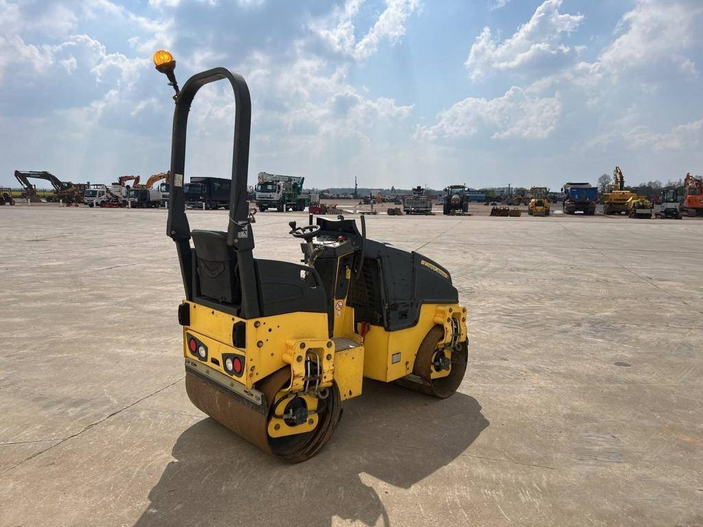 Bomag BW 100 AD M-5 - Úthenger: 3 kép. Bomag BW 100 AD M-5 - Úthenger: 3 kép.