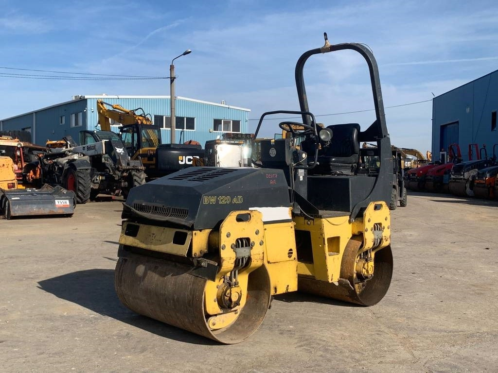 Bomag BW 120 AD-3 - Úthenger: 4 kép. Bomag BW 120 AD-3 - Úthenger: 4 kép.