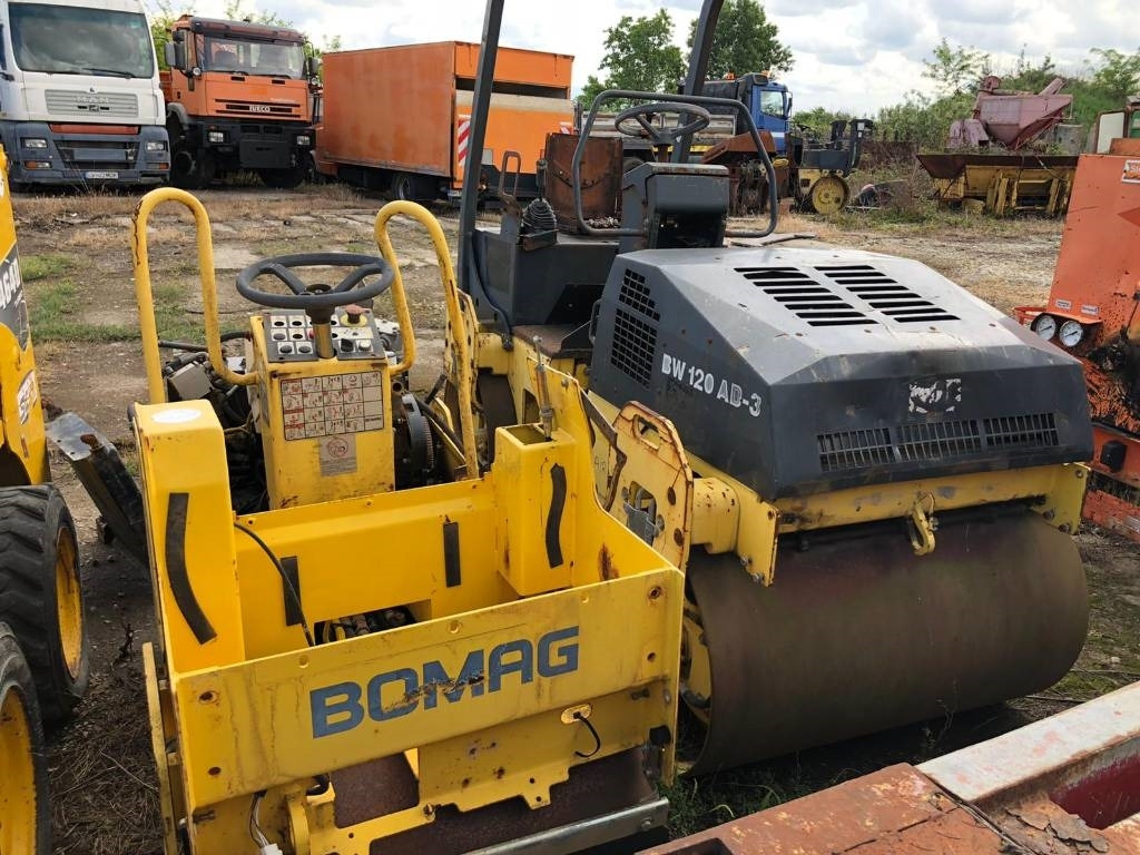 Bomag BW 135 AD FOR PARTS - Henger: 2 kép. Bomag BW 135 AD FOR PARTS - Henger: 2 kép.