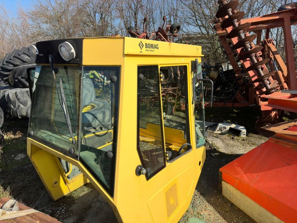 Bomag BW 177-226 D/DH CABIN - Fülke - Építőipari gépek: 1 kép. Bomag BW 177-226 D/DH CABIN - Fülke - Építőipari gépek: 1 kép.