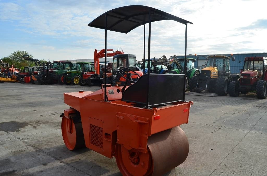 Bomag BW 90 - Úthenger: 3 kép. Bomag BW 90 - Úthenger: 3 kép.