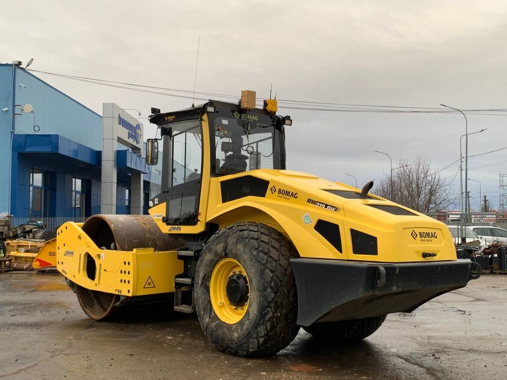 Bomag BW219 DH5+3D Trimble GPS - Talajtömörítő: 3 kép. Bomag BW219 DH5+3D Trimble GPS - Talajtömörítő: 3 kép.