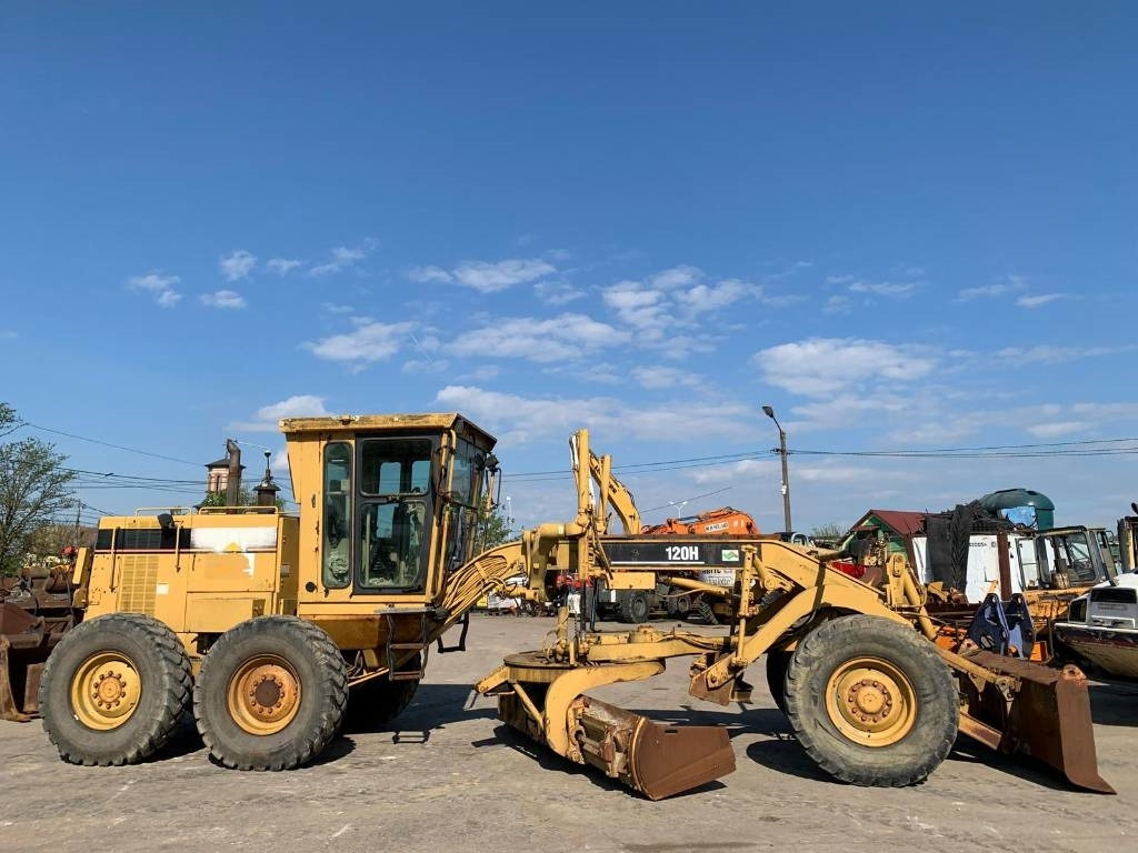 CAT 120 H-ES - Gréder: 5 kép. CAT 120 H-ES - Gréder: 5 kép.